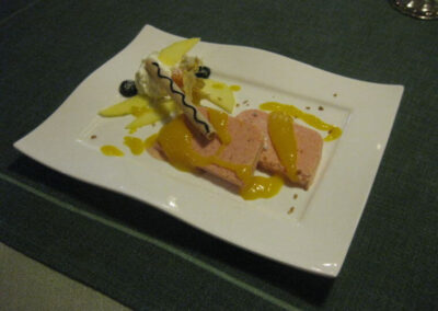 Gasthof Metzgerei Lamm - Himbeerparfait-mit-Früchten-bessere-Optik